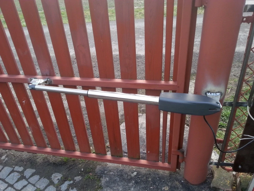 Pohony pro dvoukřídlá vrata A2